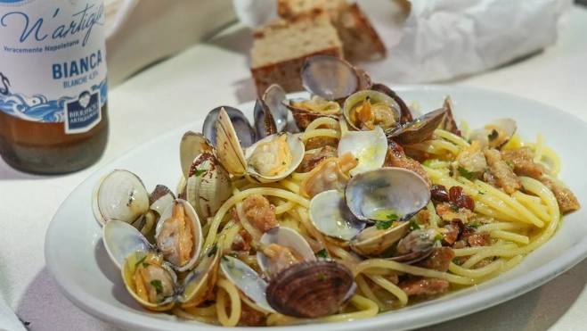 'Spaghetti alle vongole' en Pescheria Azzurra de Nápoles / Txaber Allué