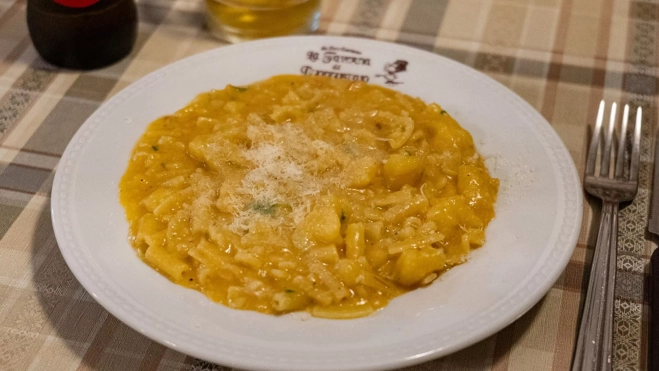 'Pasta e patate con provola' en La Taverna Del Buongustaio (Nápoles) / Txaber Allué
