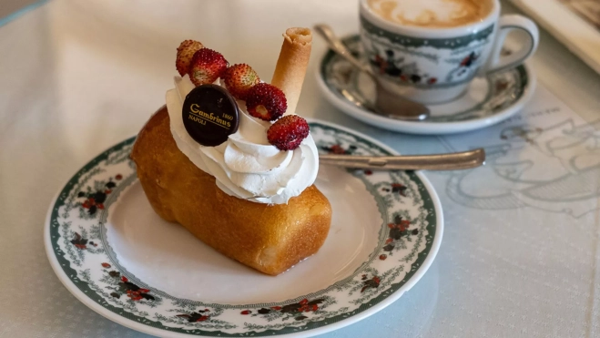 'Babà' en el Gran Caffè Gambrinus de Nápoles / Txaber Allué