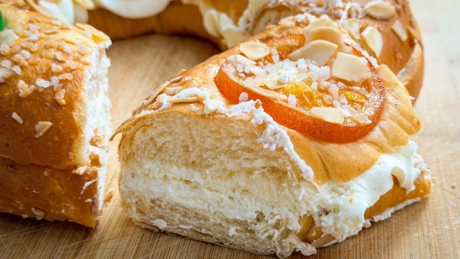 Detalle del roscón de Reyes relleno de nata de El Corte Inglés / Iker Morán Detalle del roscón de Reyes relleno de nata de El Corte Inglés / Iker Morán