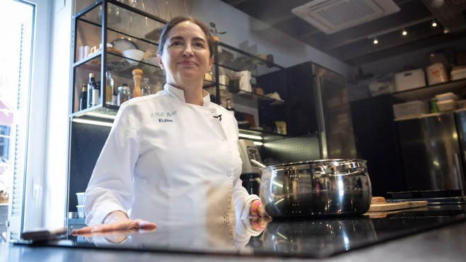 La cocinera Elena Arzak en el restaurante Arzak de San Sebastián / EFE / Javier Etxezarreta