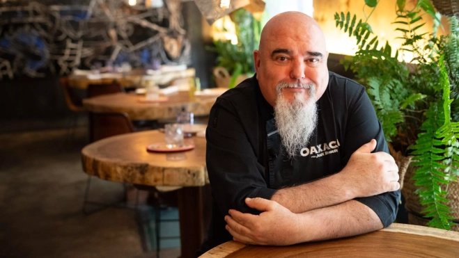 El chef Joan Bagur en el restaurante Oaxaca Barcelona / ÒSCAR GIL COY