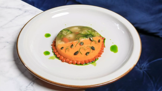 Áspic de consomé de tomate en el restaurante Tendiez (Barcelona) / Cedida