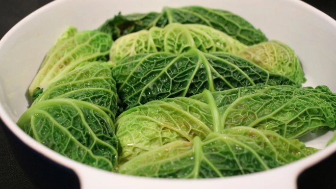 Hatillos de col rellenos (Receta de Inés Butrón) / Antonio Ron