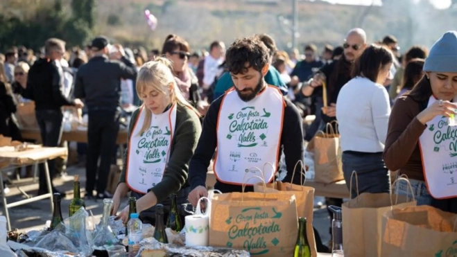 Calçotada popular en la Gran Festa de la Calçotada de Valls / Cedida Calçotada popular en la Gran Festa de la Calçotada de Valls / Cedida