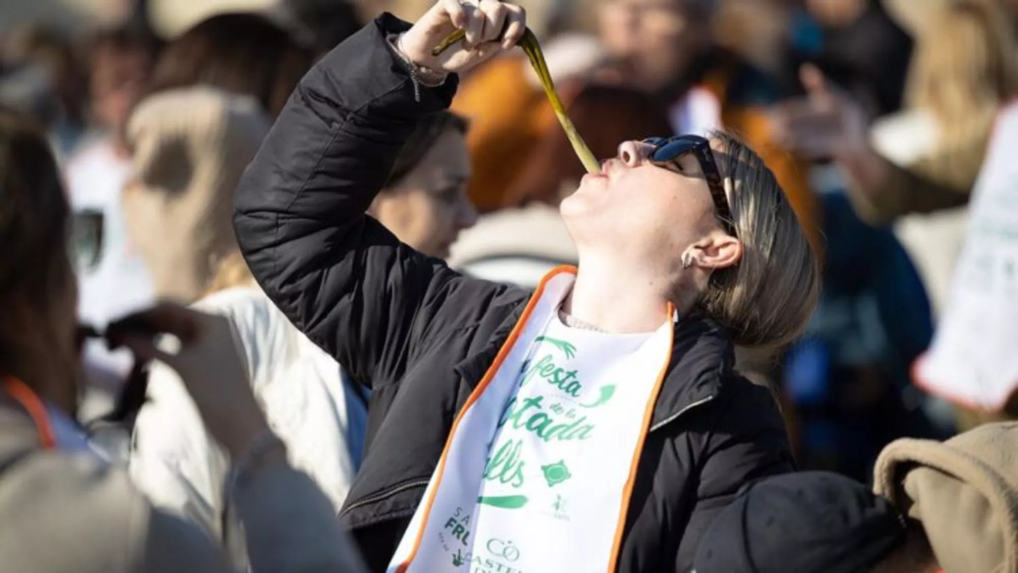 Calçotada popular en la Gran Festa de la Calçotada de Valls / Cedida
