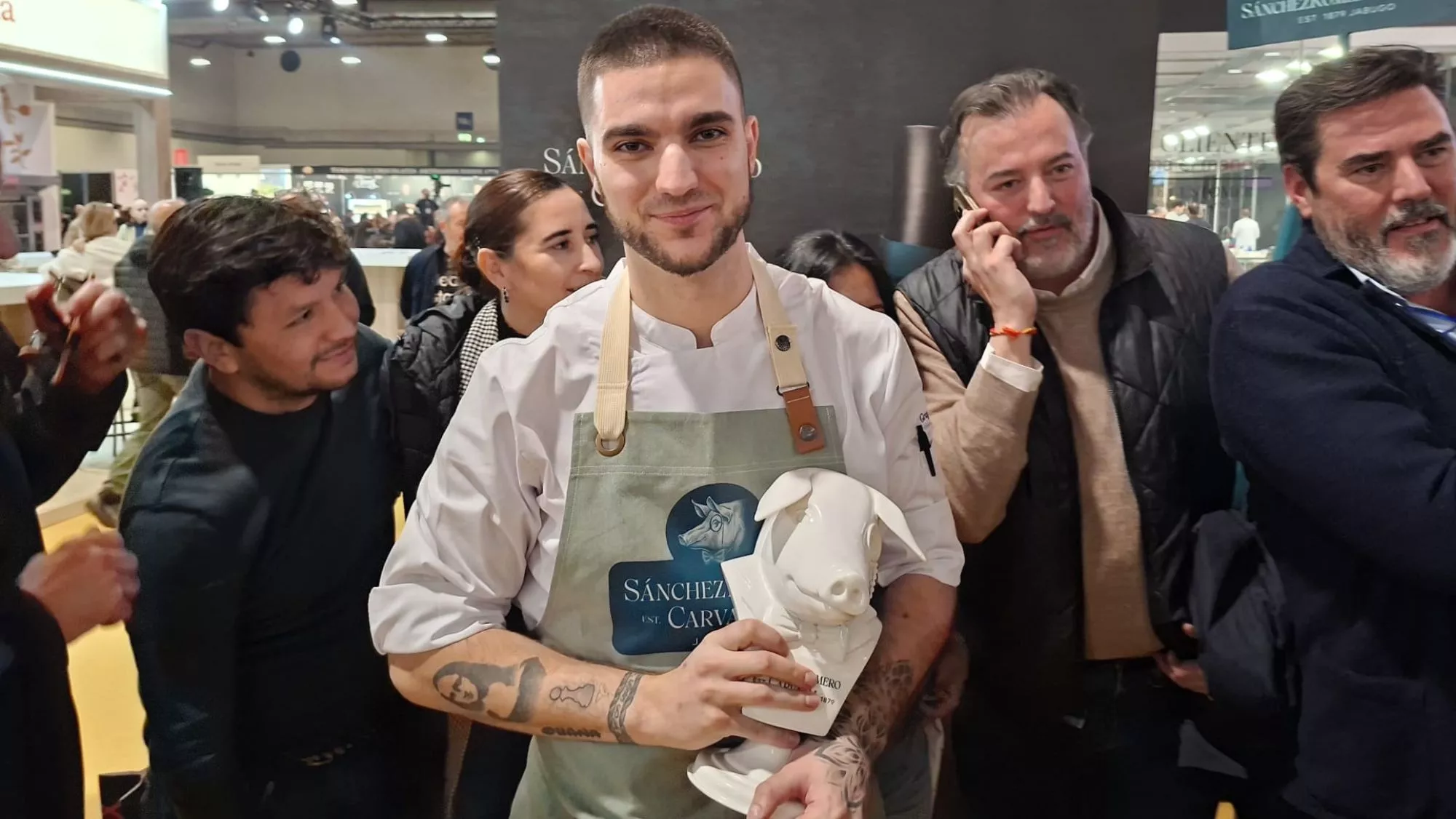 Alejandro cano elabora la mejor croqueta de jamón ibérico de España 20026 en Salino (Madrid) / Raquel Castillo