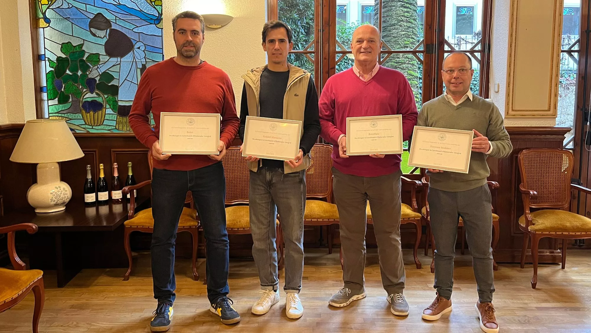 De izquierda a derecha: Xavier Bolet, enólogo y viticultor de Cavas Bolet; Oriol Massana, décima generación al frente de Eudald Massana; Josep Cardona, tercera generación de Rovellats, y Xavier Torrens, tercera generación al frente de Torrens Moliner.