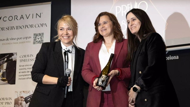Mayte Calvo de la Banda (centro), mejor enóloga en los premios Isabel Mijares 2026 / Cedida Mayte Calvo de la Banda (centro), mejor enóloga en los premios Isabel Mijares 2026 / Cedida