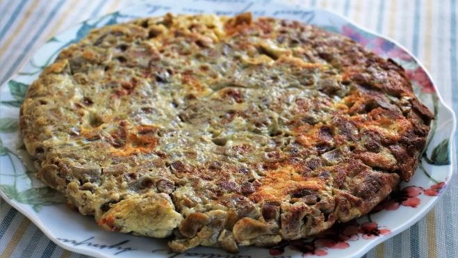 Tortilla de berenjenas, queso Mahón y sobrasada (Receta de Inés Butrón) / Antonio Ron