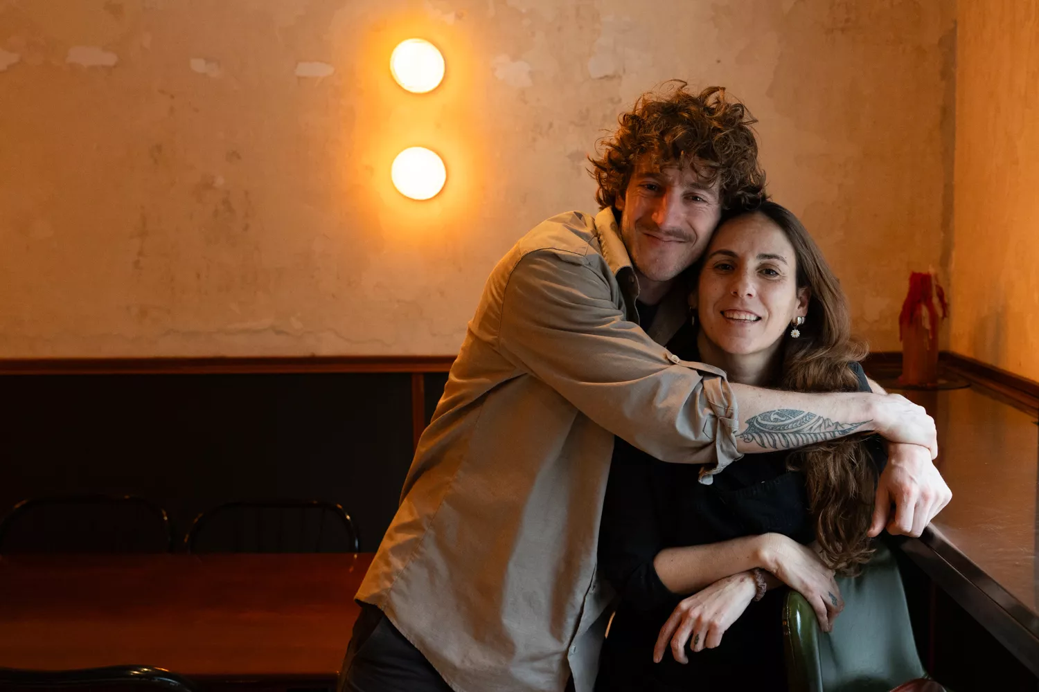 Tobias y Maia, dueños del bar Filoso en Barcelona / ÒSCAR GIL COY Tobias y Maia, dueños del bar Filoso en Barcelona / ÒSCAR GIL COY