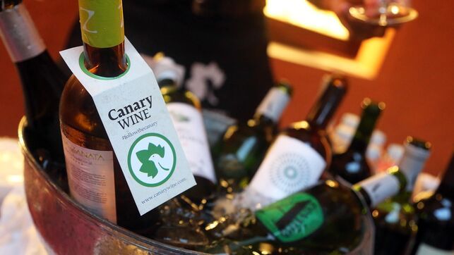 Botellas-vino-marca-Canary-Wine_EDIIMA20180208_0827_26