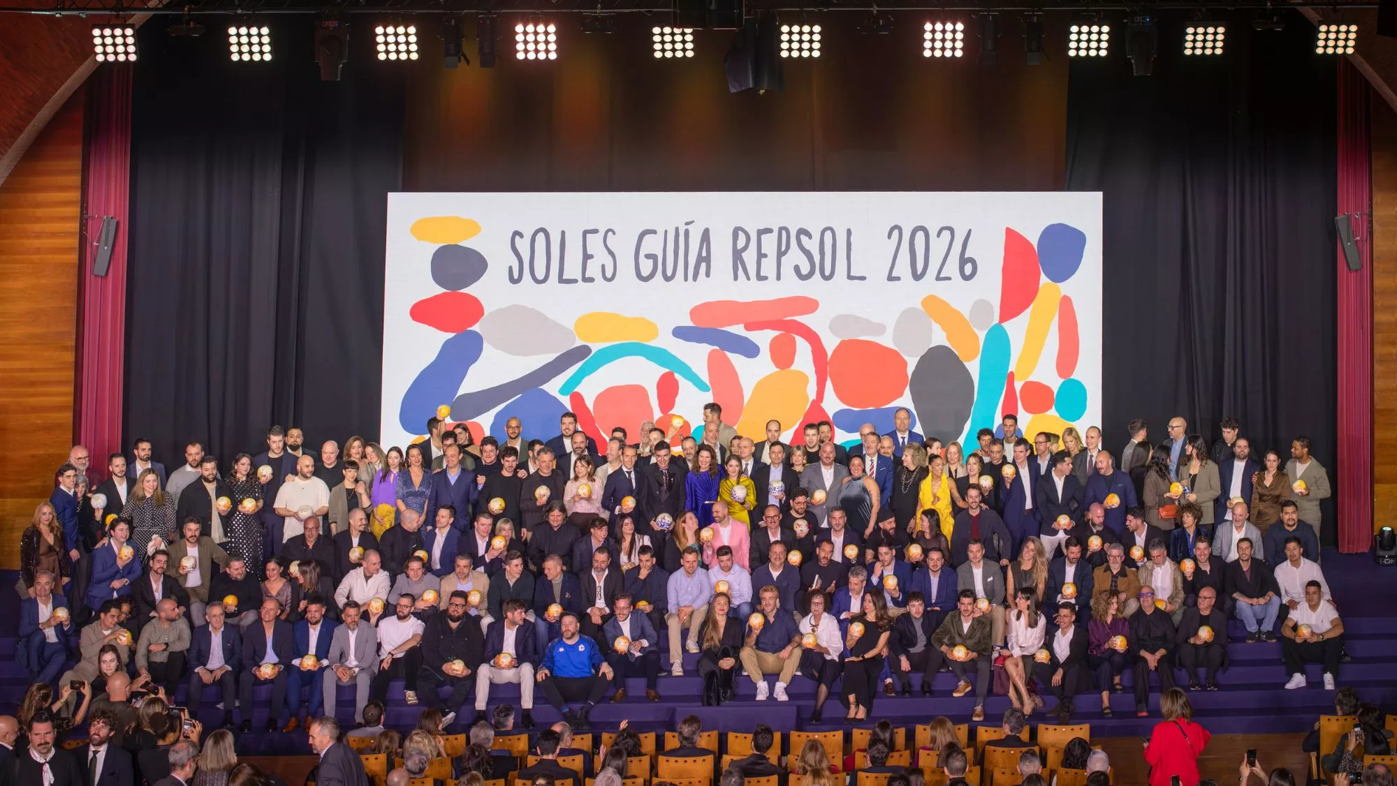 Foto de familia de los premiados en la Gala Soles Guía Repsol 2026 / Cedida