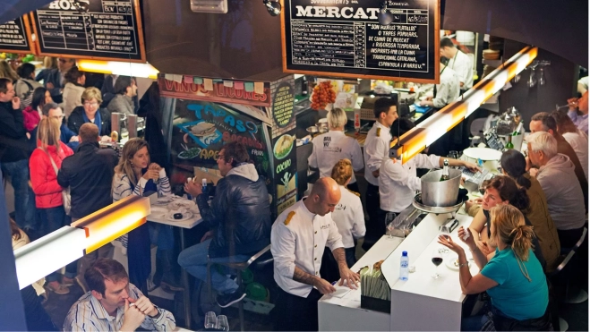 El concurrido interior de Tapas 24 en Barcelona / Cedida