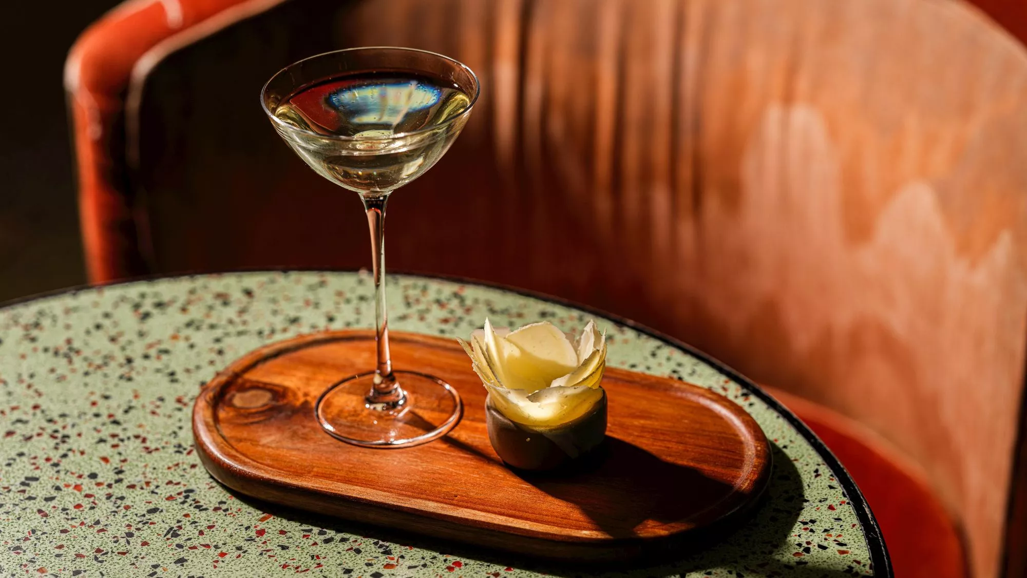 Cóctel servido en una coctelería de Roma (Italia) / Pexels / Europe’s 50 Best Bars 2026: dónde será, fecha y cómo se eligen los mejores bares de Europa