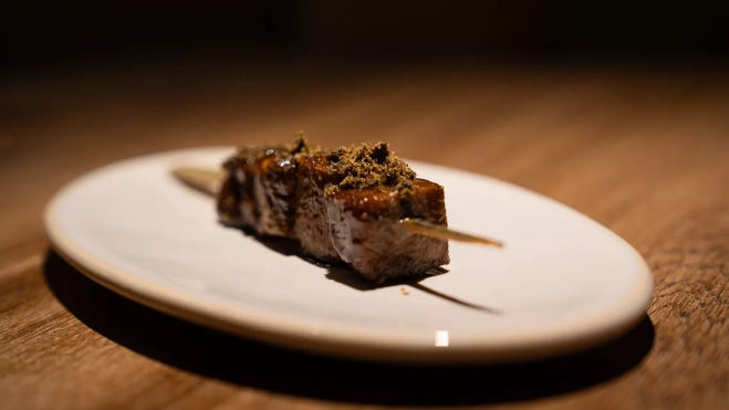 Una de las brochetas del restaurante TRÜ (Barcelona) / ÒSCAR GIL COY
