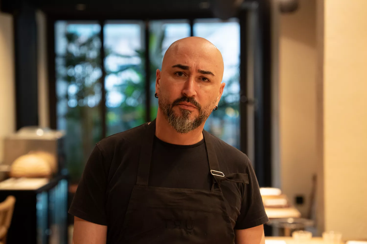 El chef Artur Martínez en su nuevo restaurante TRÜ de Barcelona / ÒSCAR GIL COY 