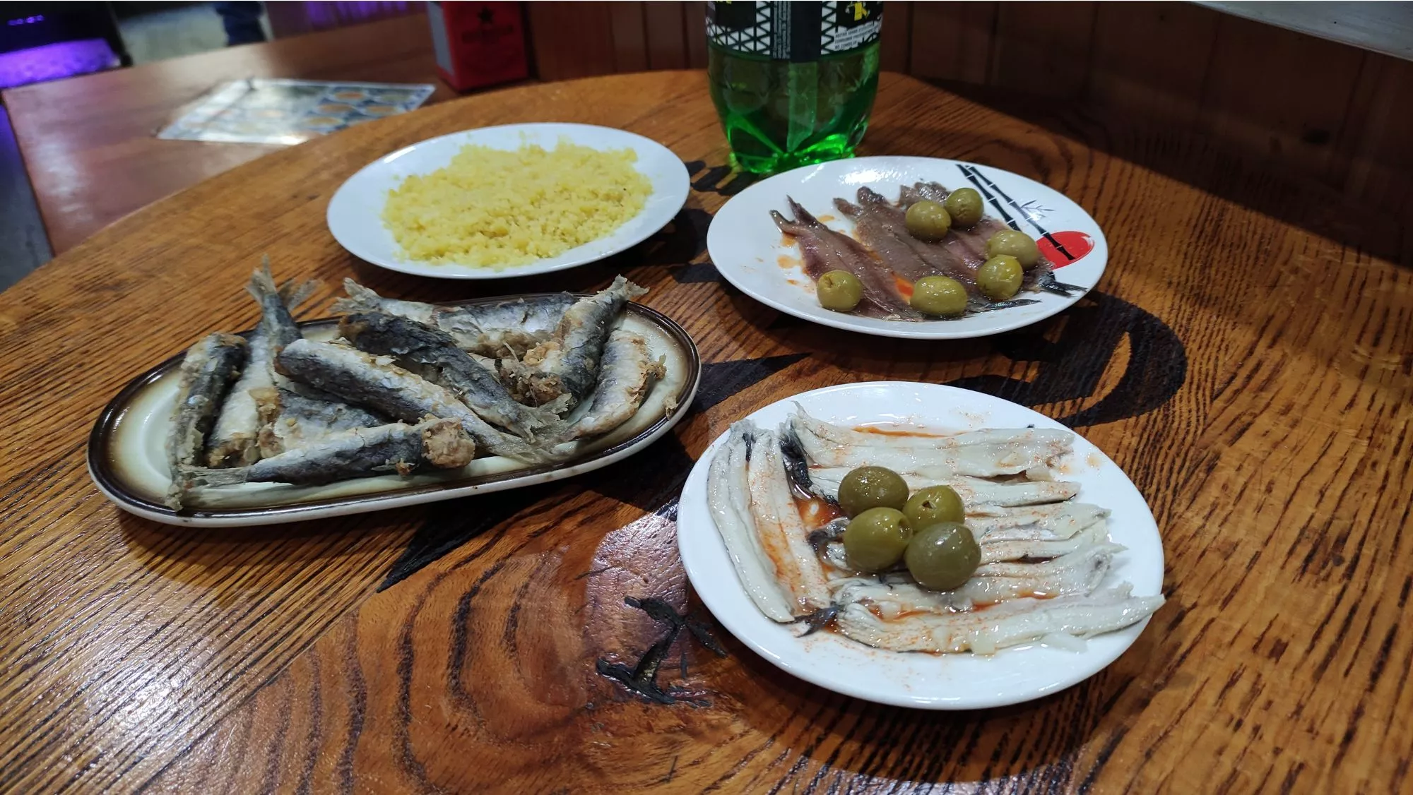 Tapas de boquerones en vinagre y anchoas en El Moll del Rebaix (Barcelona) / Òscar Gómez