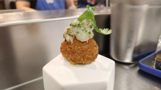 Croqueta con tartar de gamba roja en Krudo (Madrid) / Òscar Gómez