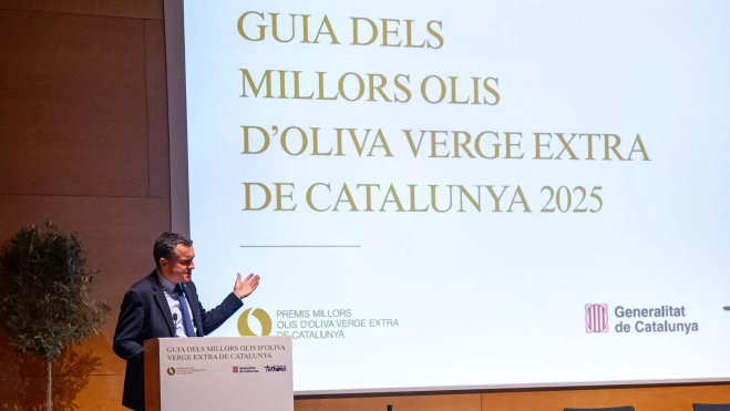 El conseller Òscar Ordeig durante la presentación de la guía de los mejores aceites / Cedida