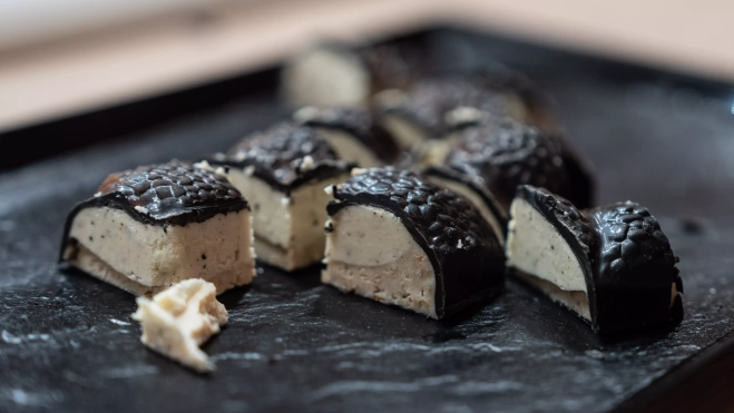 El turrón de trufa negra de Nandu Jubany para Torrons Vicens en Alimentaria 2026 / GALA ESPÍN