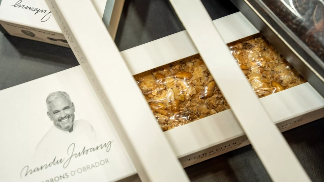Detalle del turrón de 'coca de llardons' de Nandu Jubany en Alimentaria 2026 / GALA ESPÍN