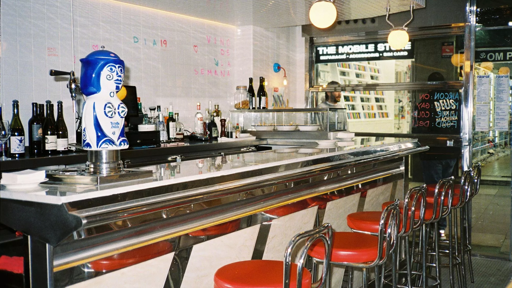 La barra de la Taberna Nardi en el Born (Barcelona) / Cedida