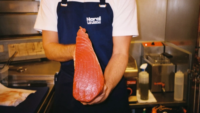 Pescado fresco en la cocina de Taberna Nardi (Barcelona) / Cedida Pescado fresco en la cocina de Taberna Nardi (Barcelona) / Cedida