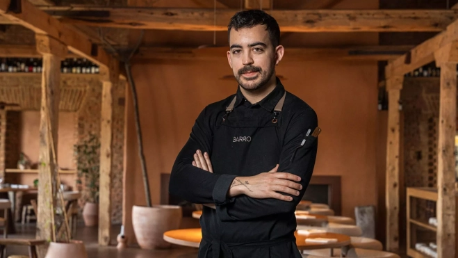 El chef Carlos Casillas, al mando de los restaurantes Barro y Surco (Ávila) / Jordi Domènech El chef Carlos Casillas, al mando de los restaurantes Barro y Surco (Ávila) / Jordi Domènech