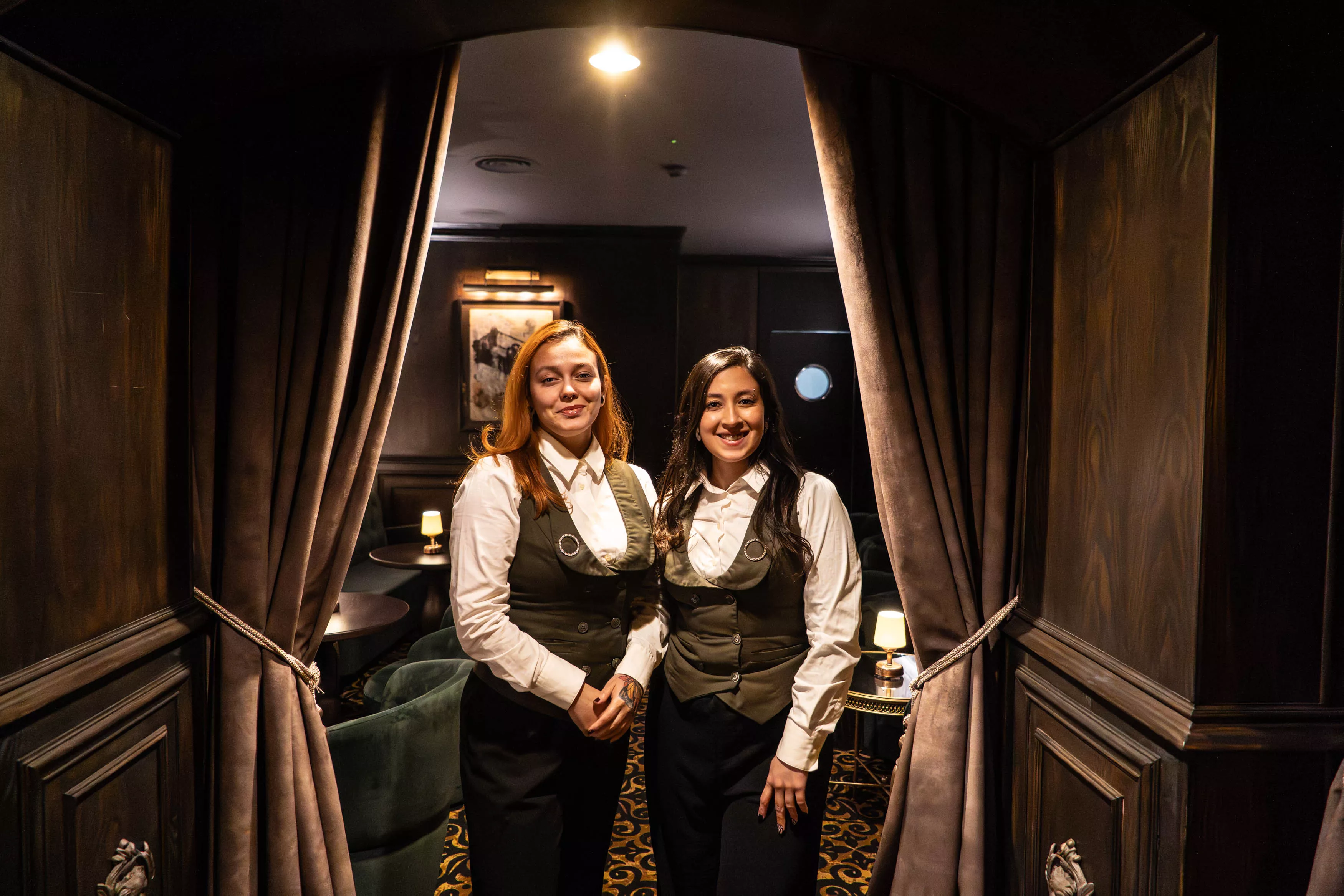 Génesis Gelvez y Vitória Leandro, impulsoras de la coctelería The Circle (Barcelona) / SIMÓN SÁNCHEZ