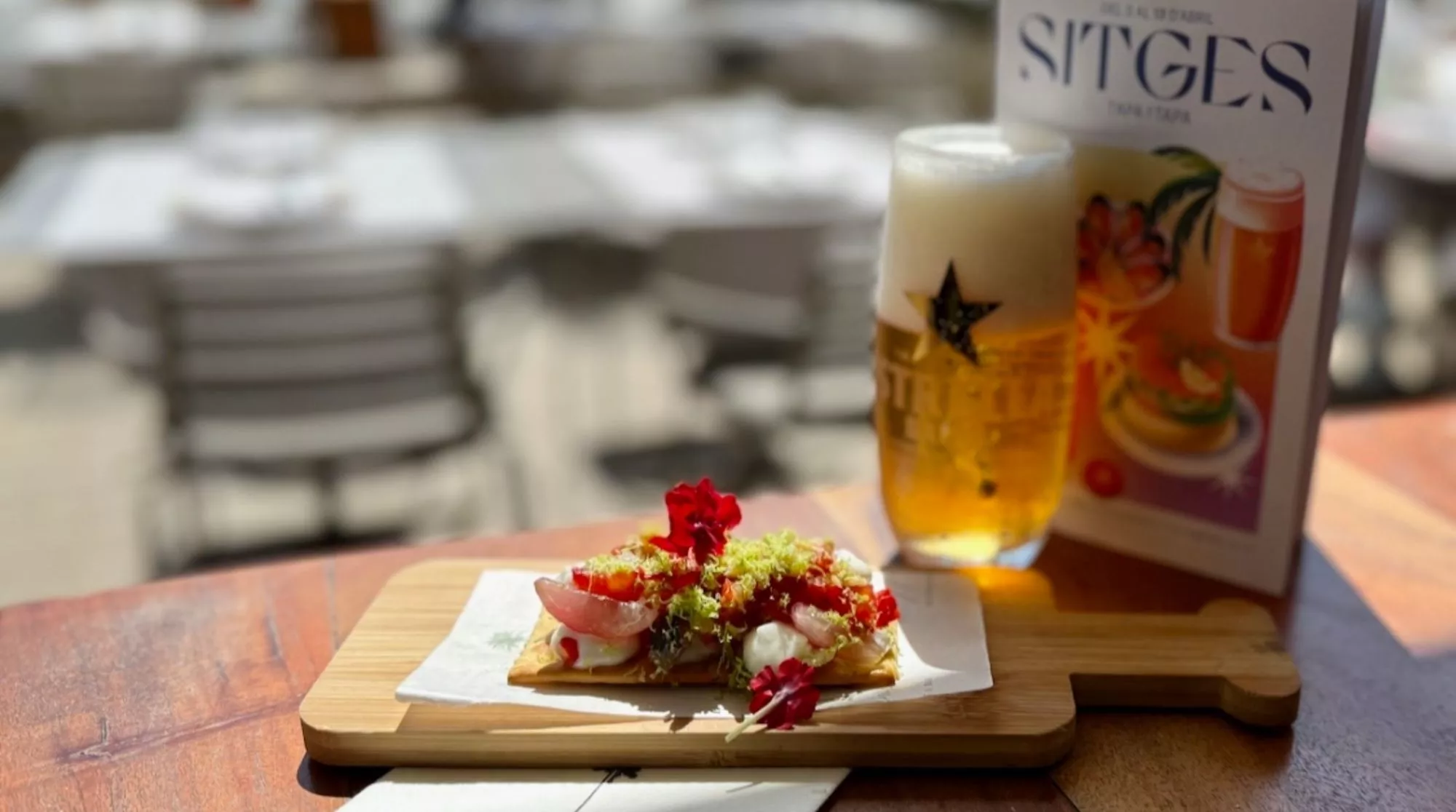 Una cerveza y una tapa en una edición anterior de Tapa Tapa Sitges / Turisme de Sitges (VisitSitges)