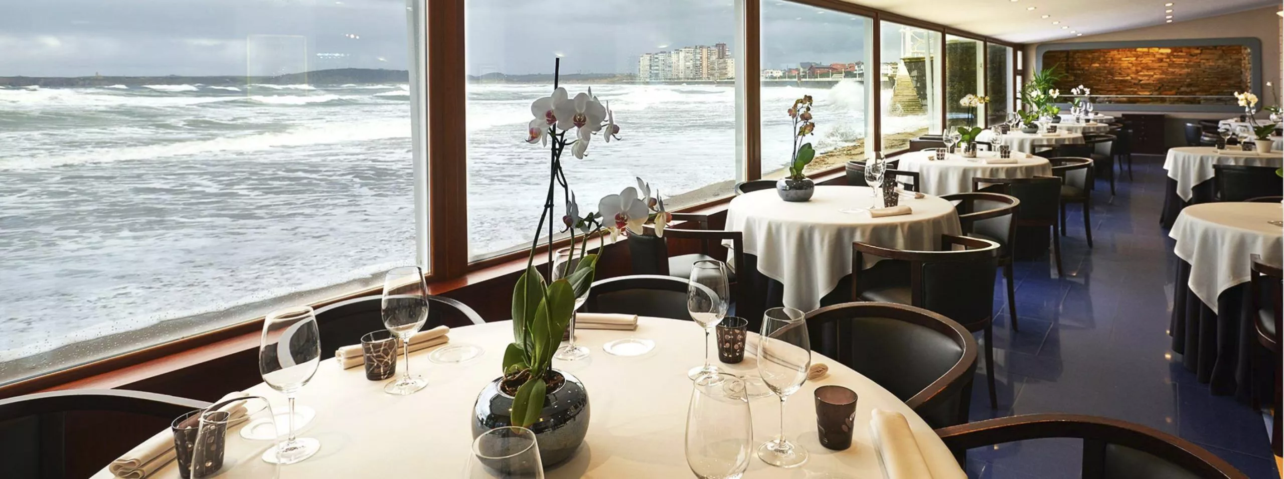 Comedor del Balneario Salinas / BALLFEGO Comedor del Balneario Salinas / BALLFEGO