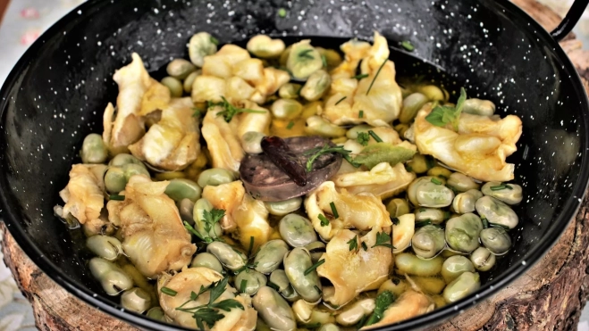 Habas con cocochas de bacalao. Receta de Inés Butrón / Antonio Ron 