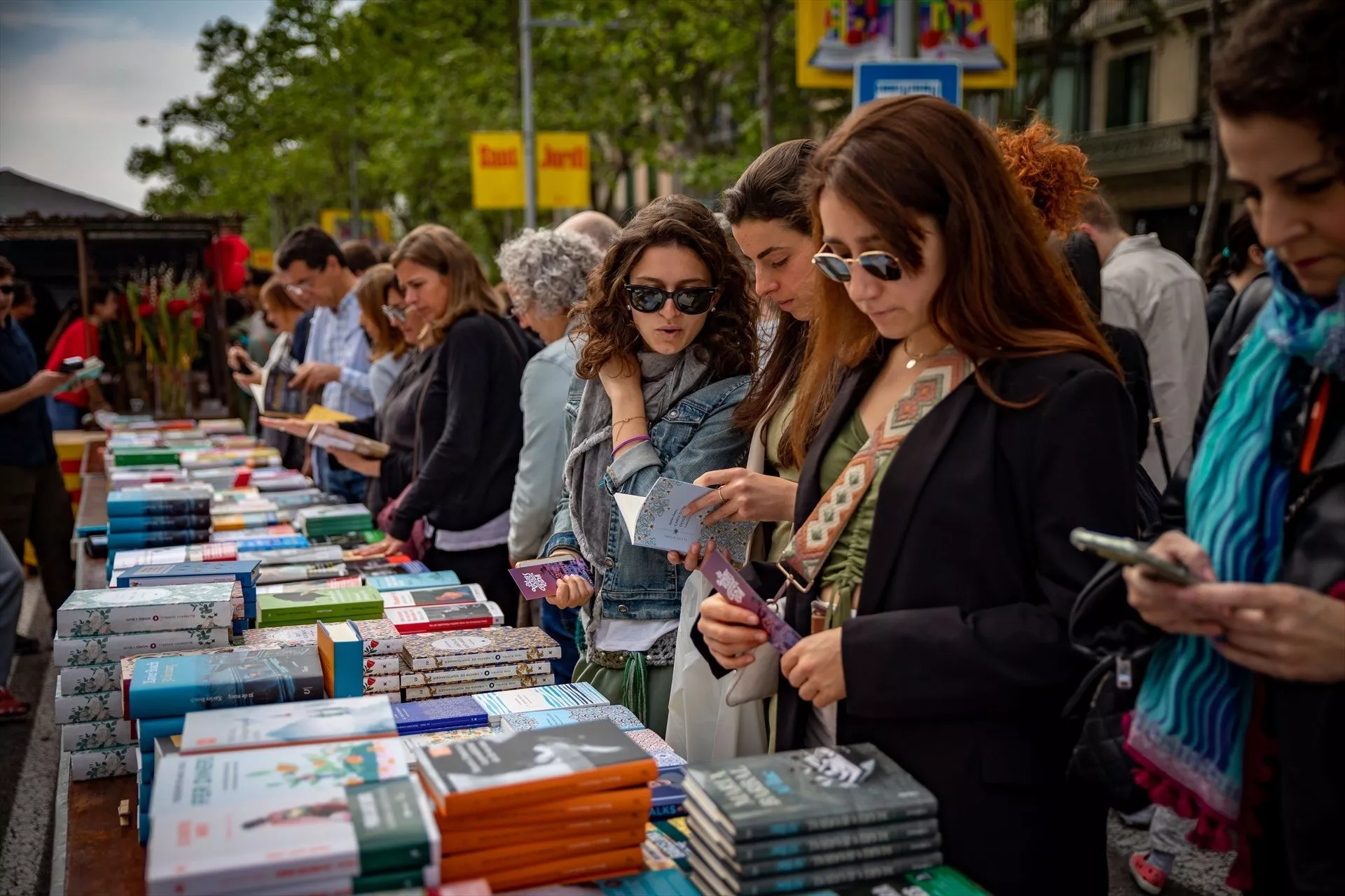 Venta de libros en la Diada de Sant Jordi / EUROPA PRESS