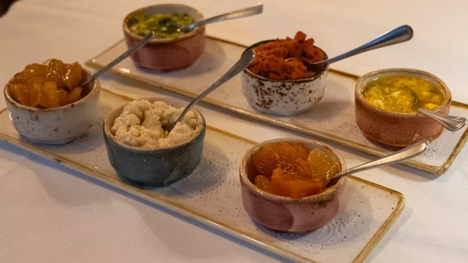 Las salsas en Arnaldo Clinica Gastronómica / Hule y Mantel