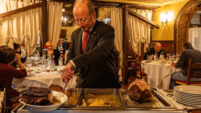 Roberto Bottero en Arnaldo Clinica Gastronómica / Hule y Mantel