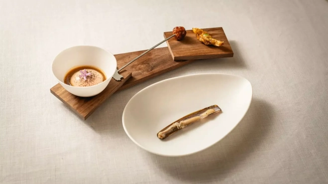 Presentación de un plato en Aquiara / Aquiara