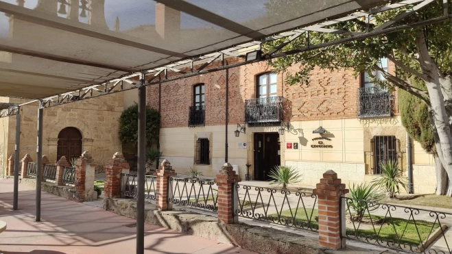Fachada de la casa señorial donde está el Ermitaño / Òscar Gómez