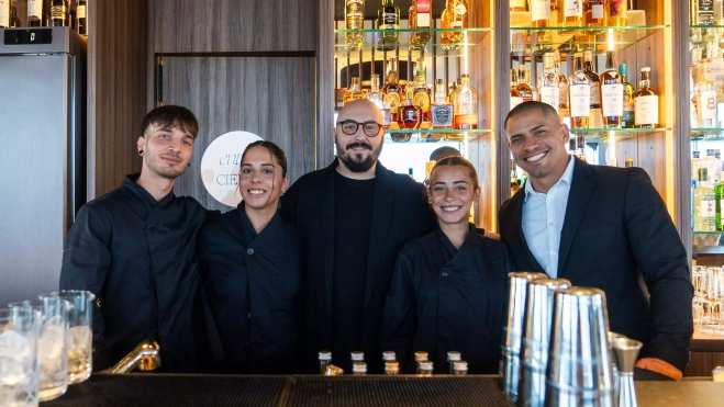Equipo de la coctelería Entre Cielos / GALA ESPÍN Equipo de la coctelería Entre Cielos / GALA ESPÍN