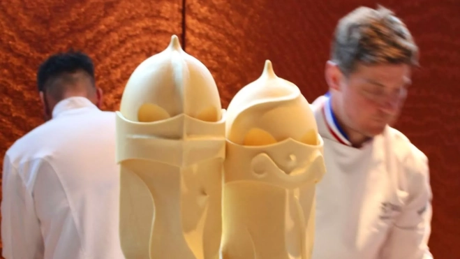 Escultura de chocolate en el evento Relais Desserts en Barcelona (@eric.ortuno)