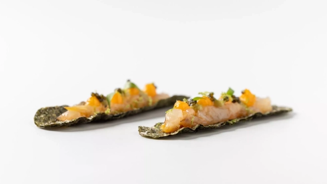 Navaja de Alga Nori con salpicón de marisco / Cedida a Hule y Mantel 