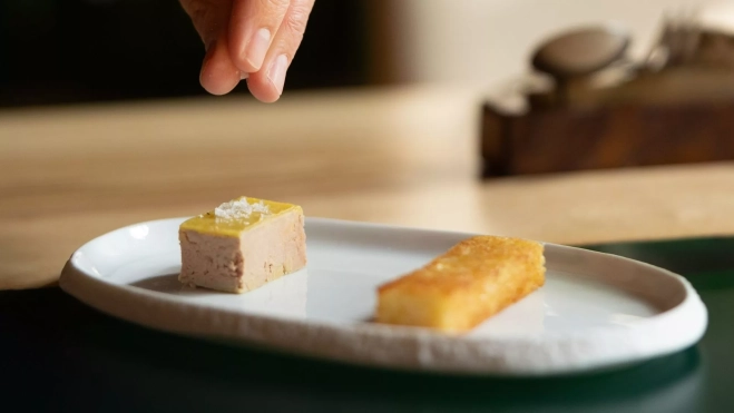 Foie micuit marinado con sal y cítricosCedida a Hule y Mantel