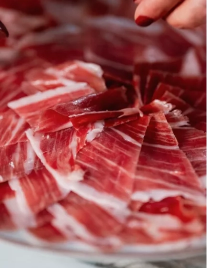 Jamón ibérico loncheado como producto protagonista de la despensa extremeña Jamón ibérico loncheado como producto protagonista de la despensa extremeña