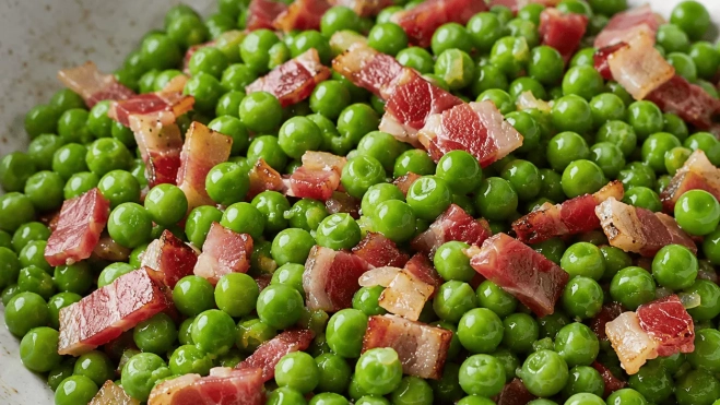 Bol de guisantes con jamón / CANVA