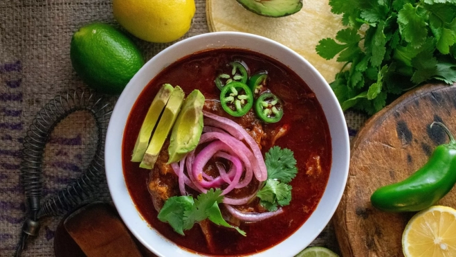 Sopa con cilantro / Unsplash