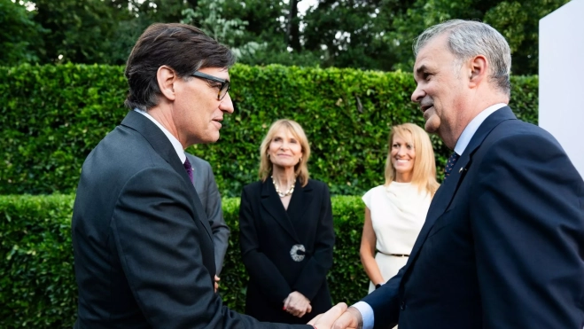El president Salvador Illa y Joan Font, presidente de la Academia Catalana de Gastronomía y Nutrición 