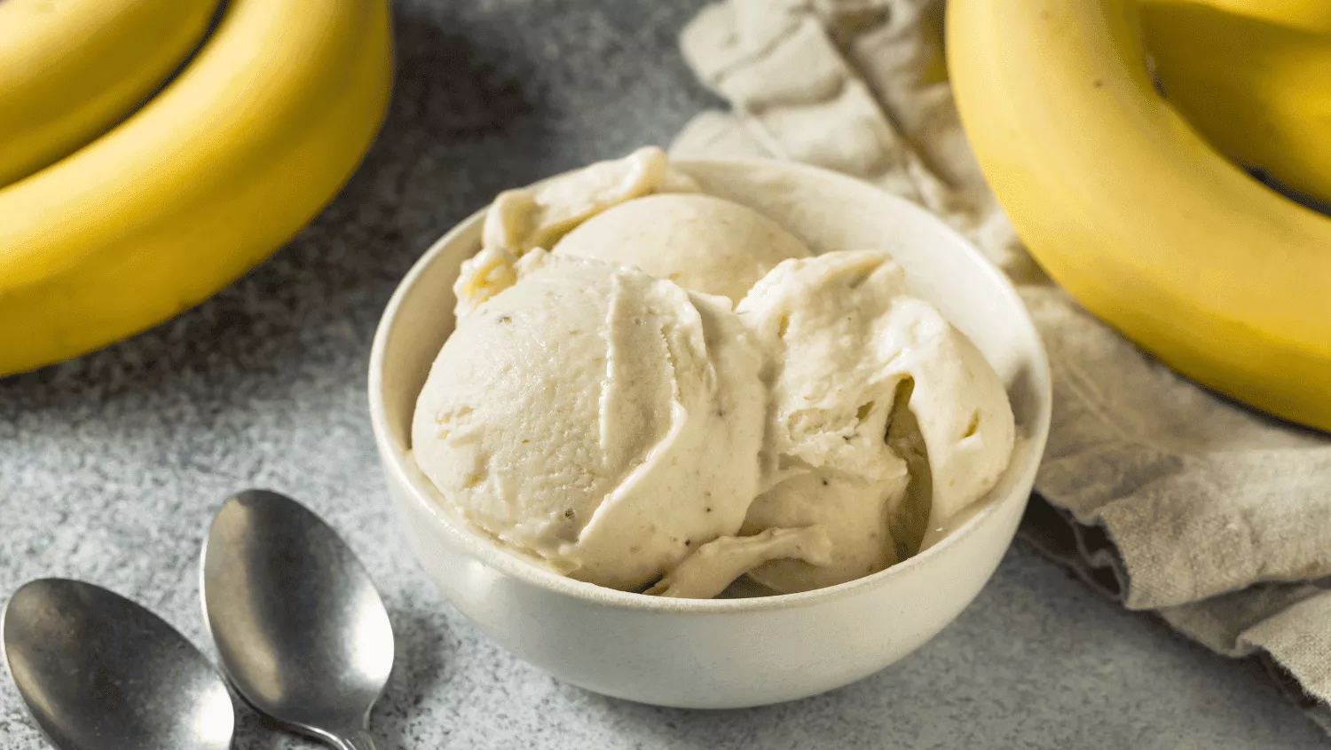 Bol de helado de plátano |Canva