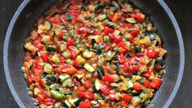 Pisto murciano o aragonés. Receta de Inés Butrón. Foto de Antonio Ron 
