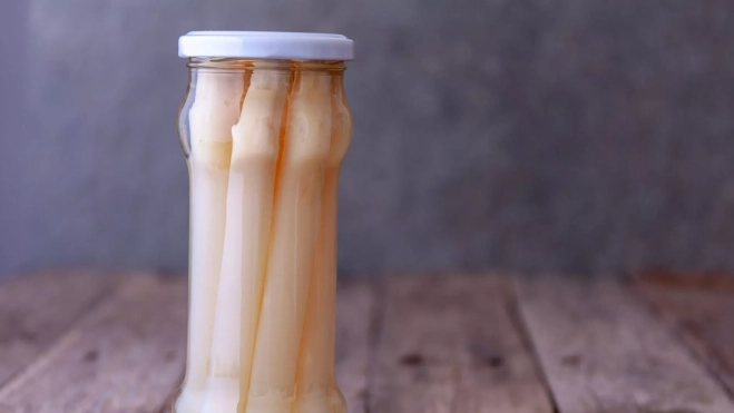 Un bote de espárragos blancos en una imagen de archivo / Canva Un bote de espárragos blancos en una imagen de archivo / Canva