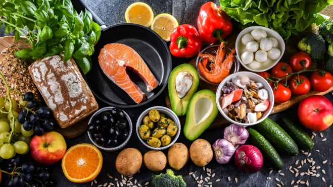 Alimentos característicos de la dieta mediterránea en una imagen de archivo / Canva